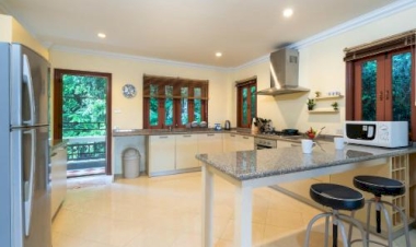 หากท่านมาเที่ยว นาเกาะ มองหาที่พัก บริการจองโรงแรม รีสอร์ท ที่พักราคาถูก ไม่บวกราคาเพิ่มในภายหลังเลือกชำระเงินได้หลายช่องทาง พร้อมโปรโมชั่นราคาพิเศษ.  ในปี 2025